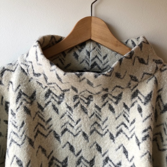 424 FIFTH Chevron Jacquard Poncho in Ivory NWOT - Picture 3 of 10